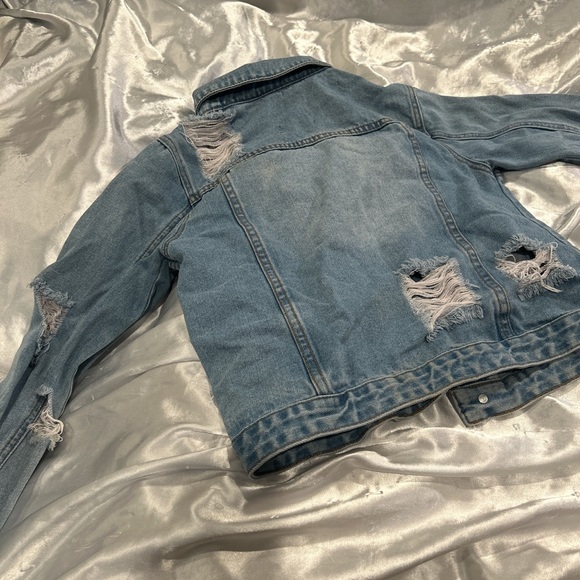 ♡distressed jean jacket ♡ - Picture 4 of 6
